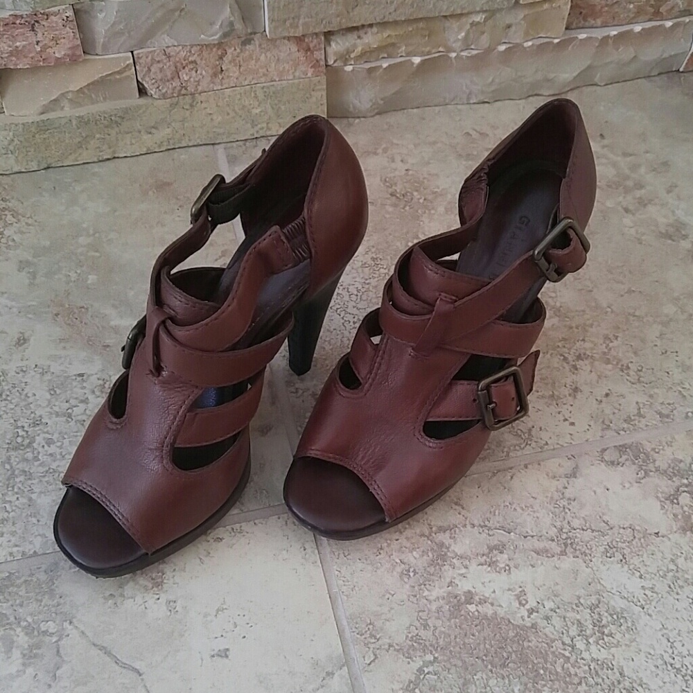 Giaanni Bini Brown Leather Sandal